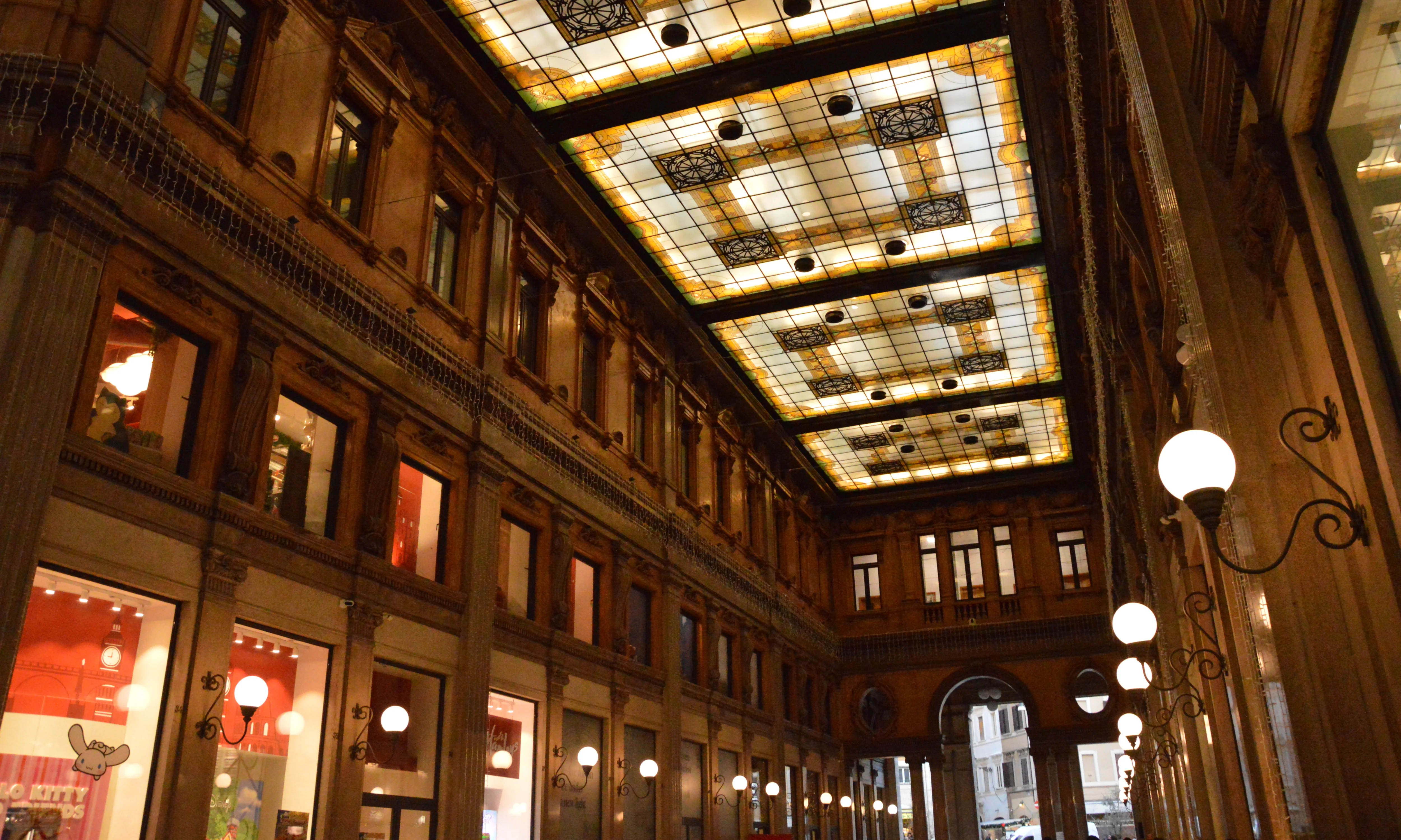 Galleria Alberto Sordi, Rome | Zoompit