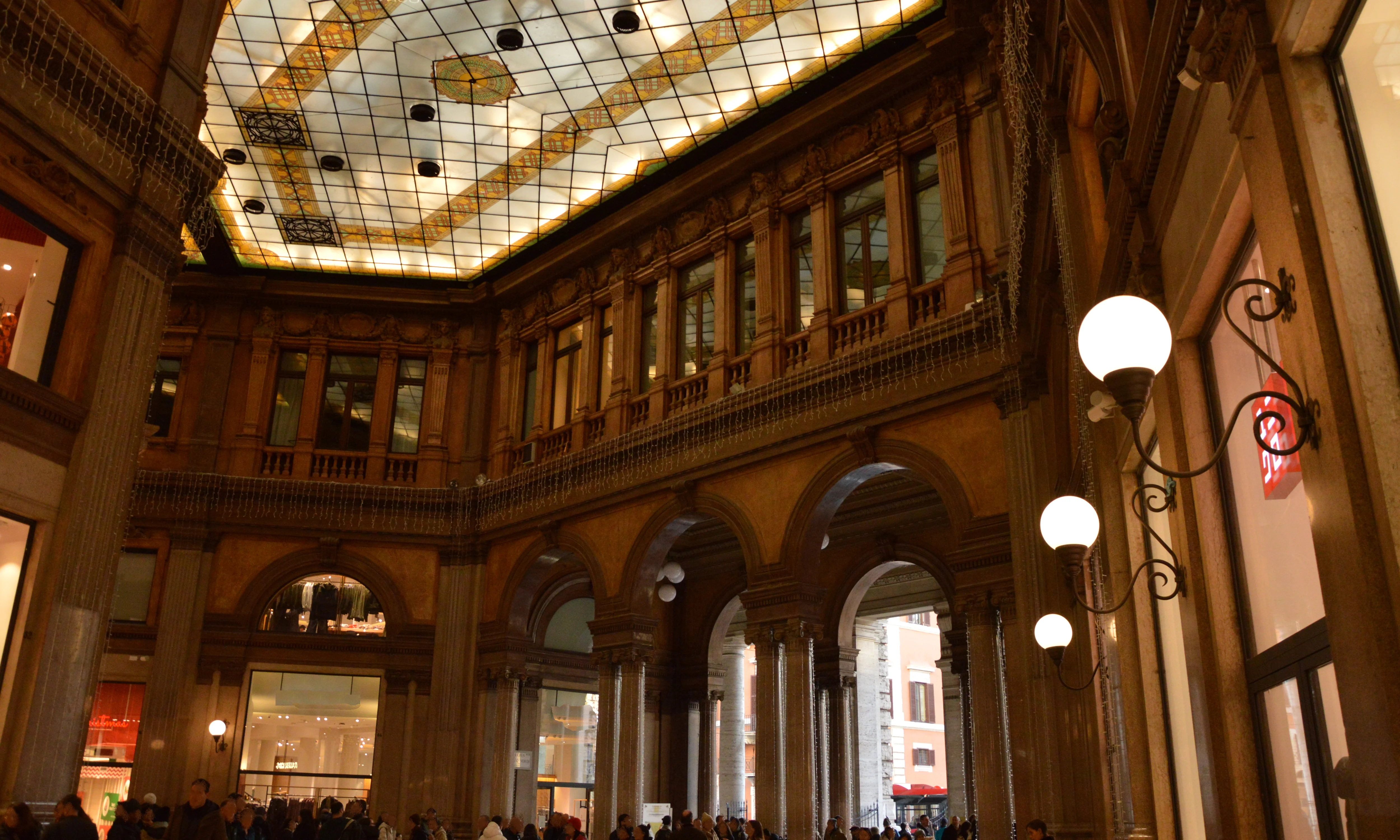 Galleria Alberto Sordi, Rome | Zoompit