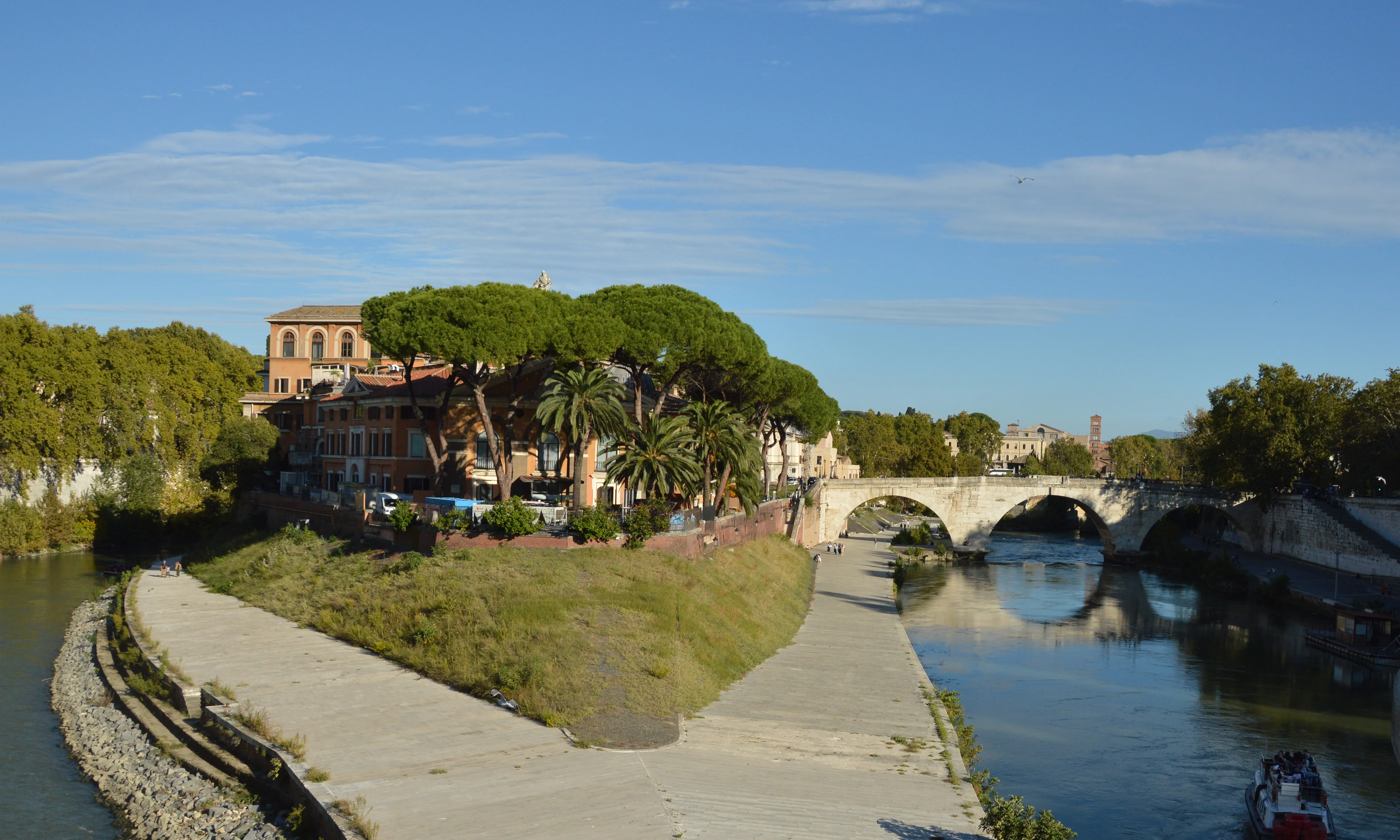 Isola Tiberina, Rome | Zoompit