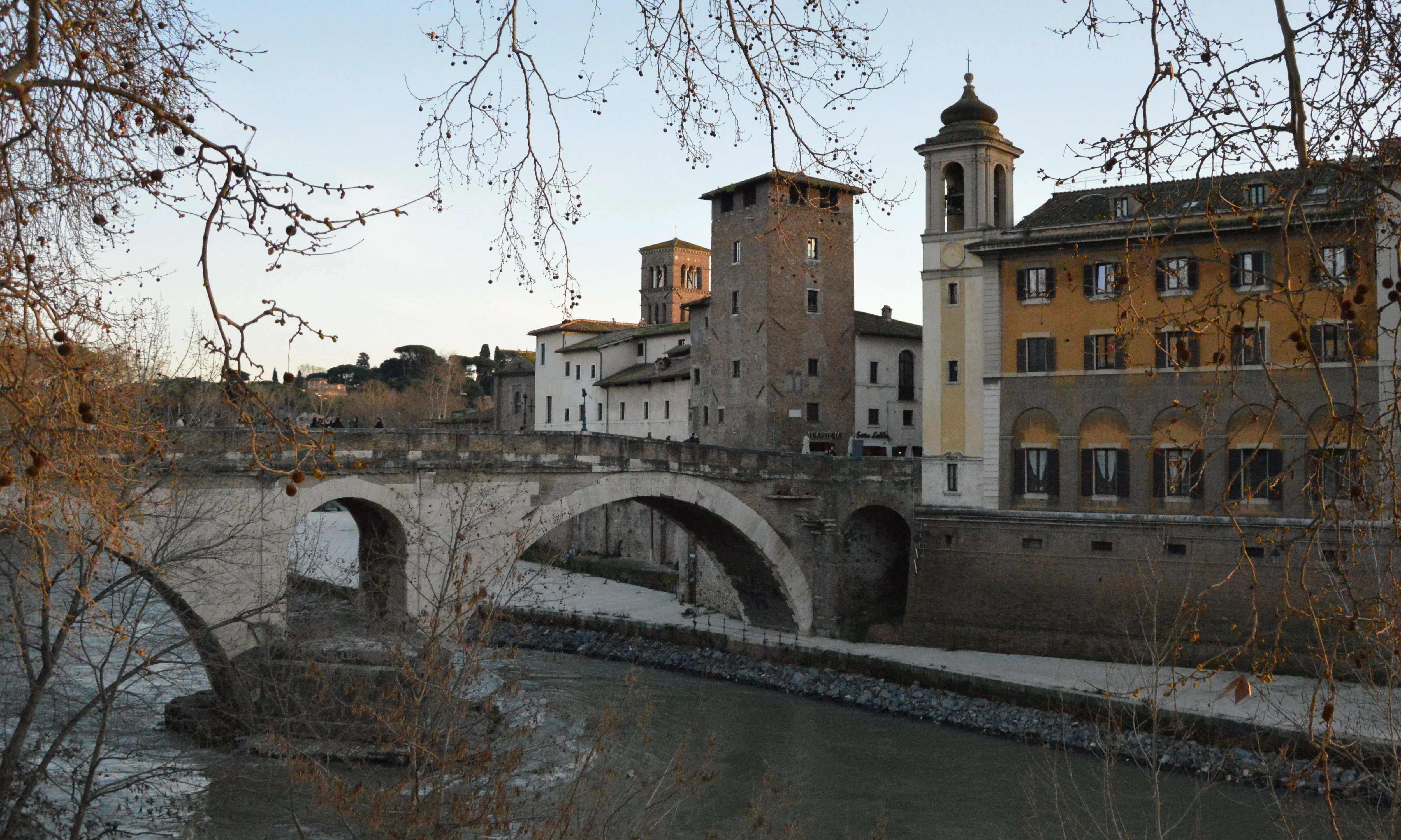 Isola Tiberina, Rome | Zoompit