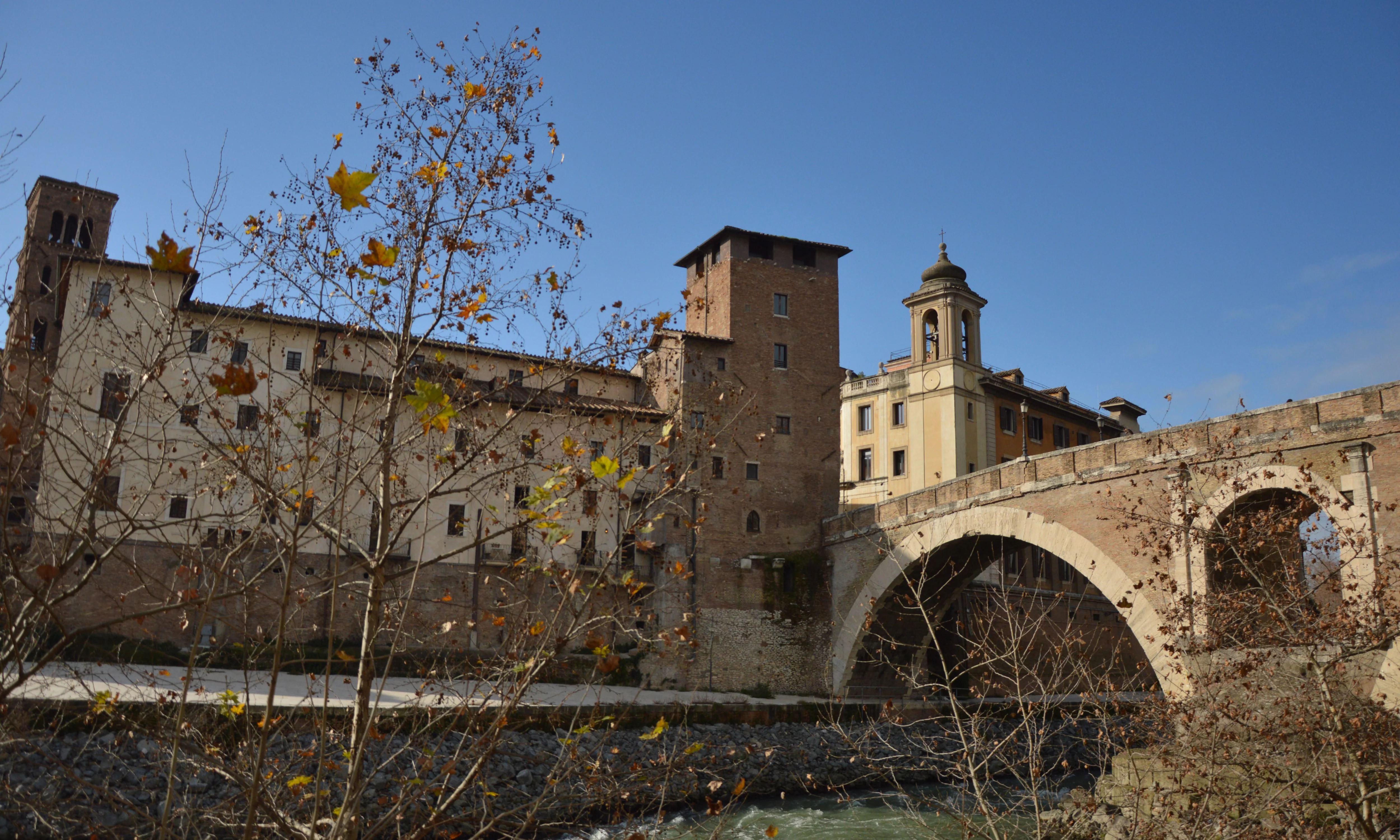 Isola Tiberina, Rome | Zoompit
