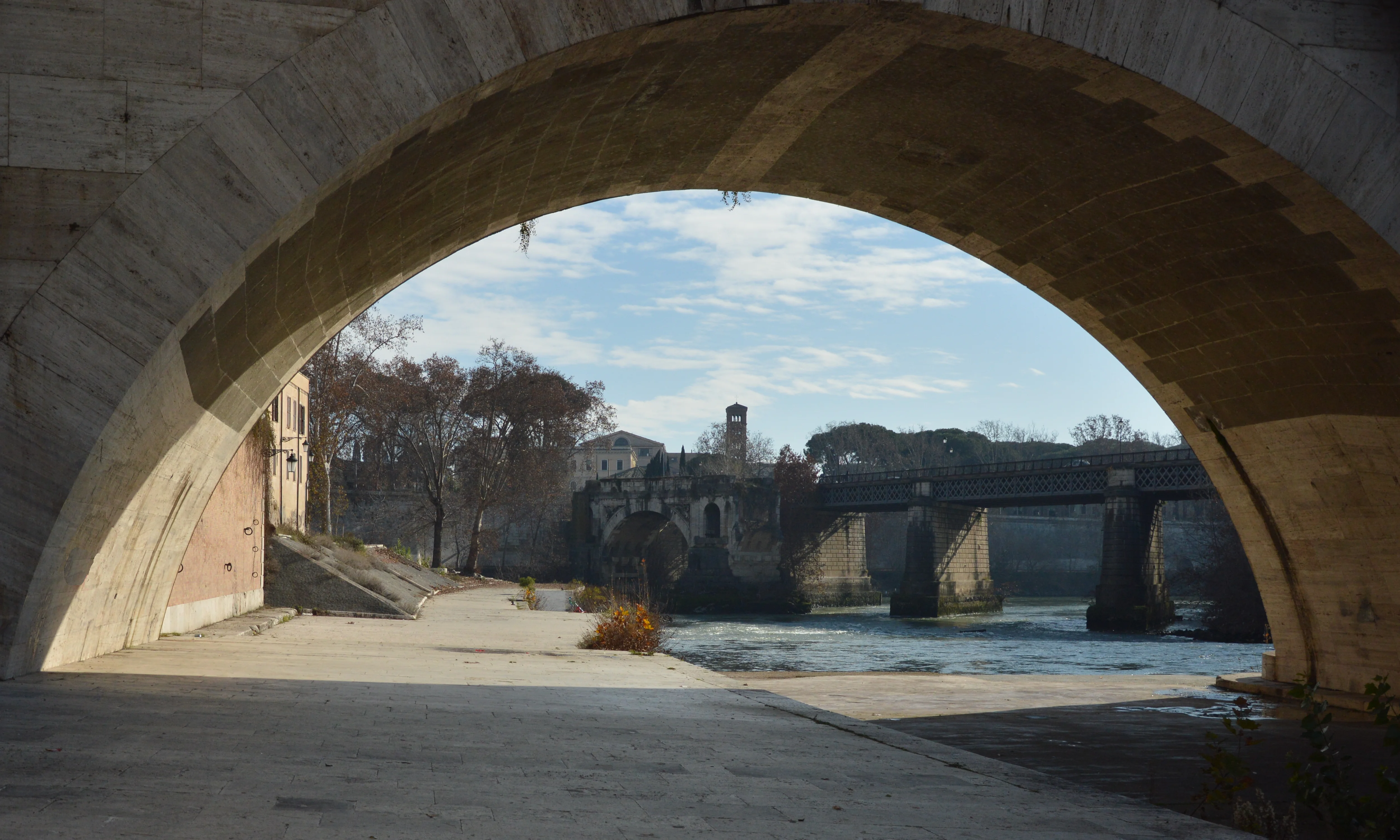 Isola Tiberina, Rome | Zoompit