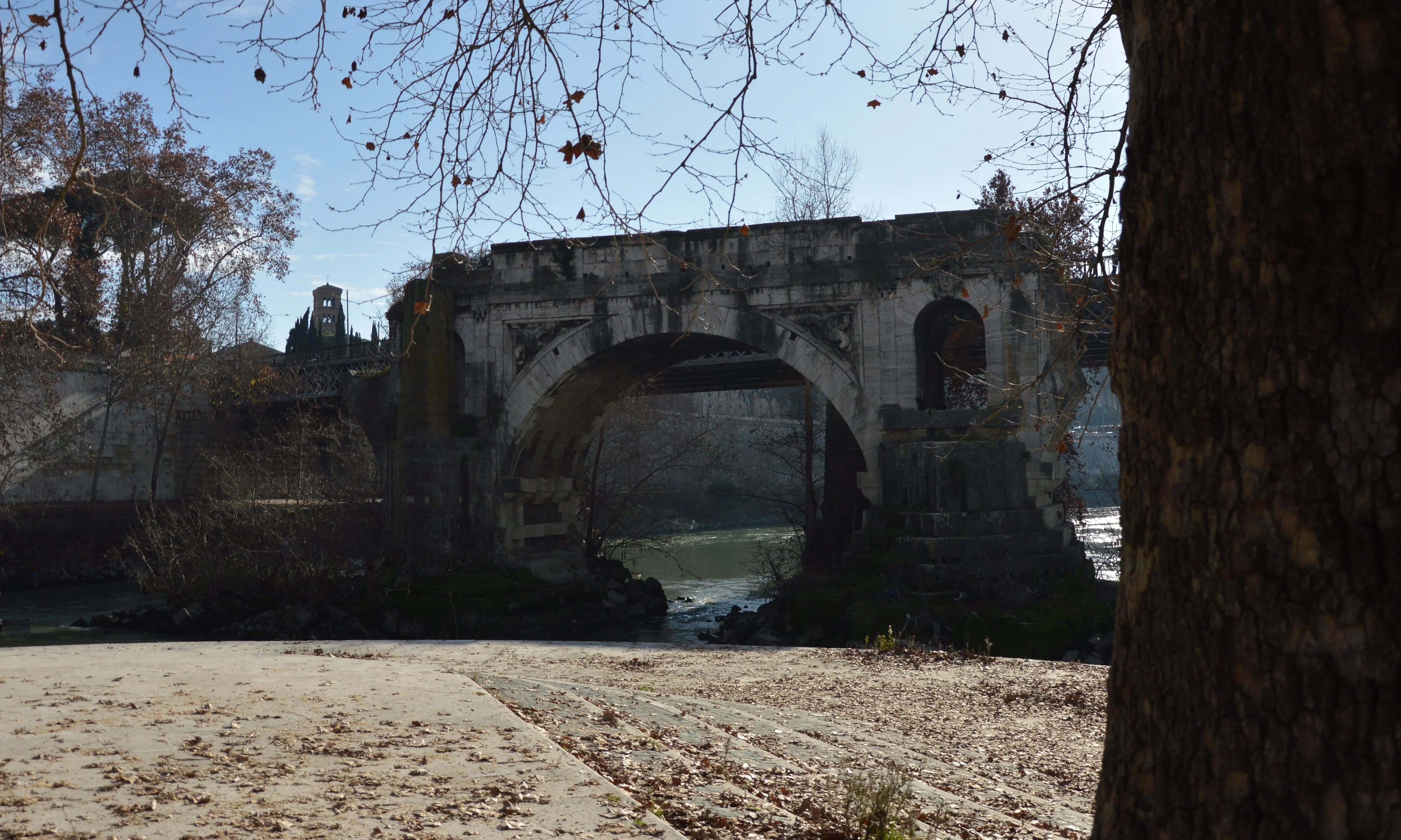 Isola Tiberina, Rome | Zoompit