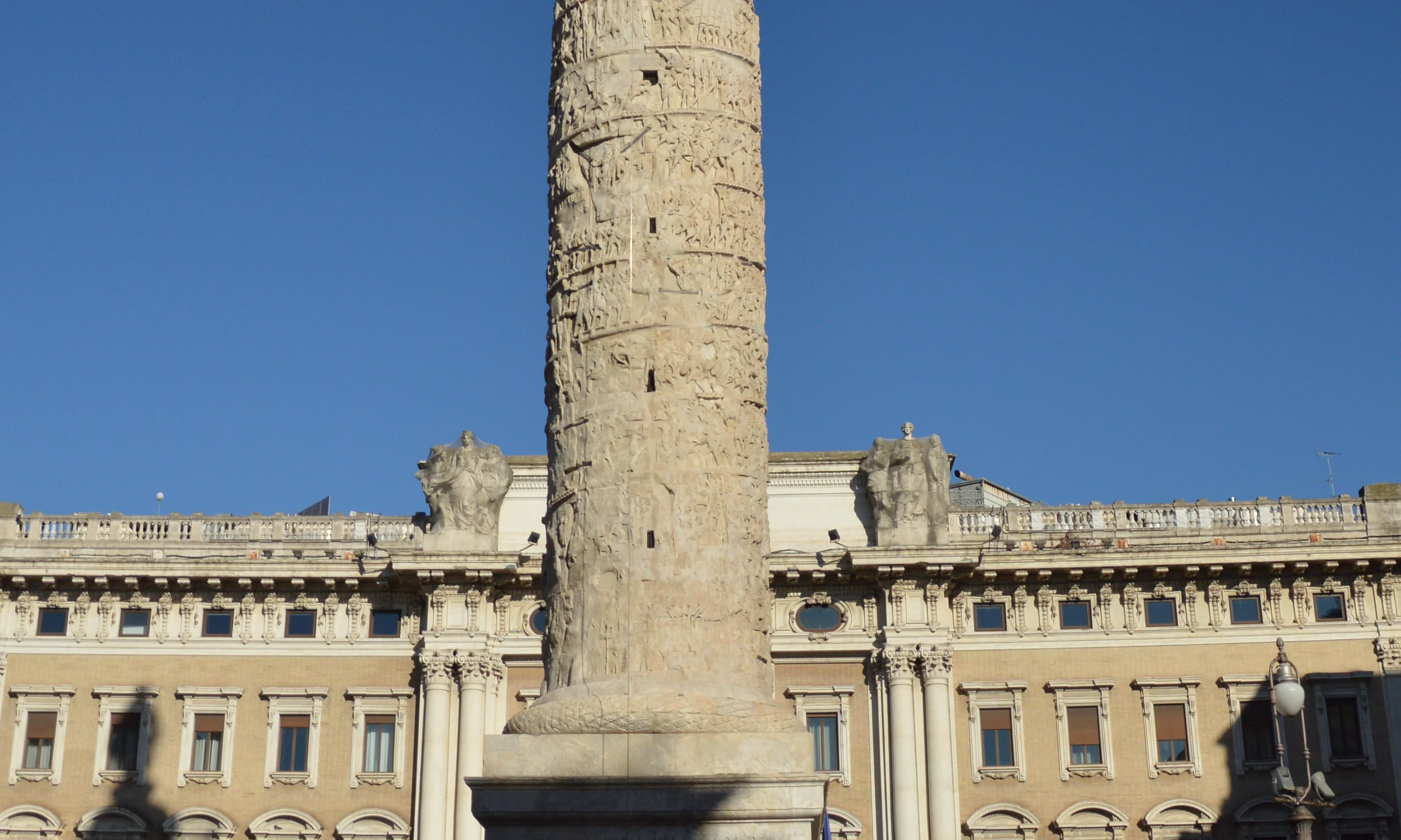 Piazza Colonna, Rome | Zoompit