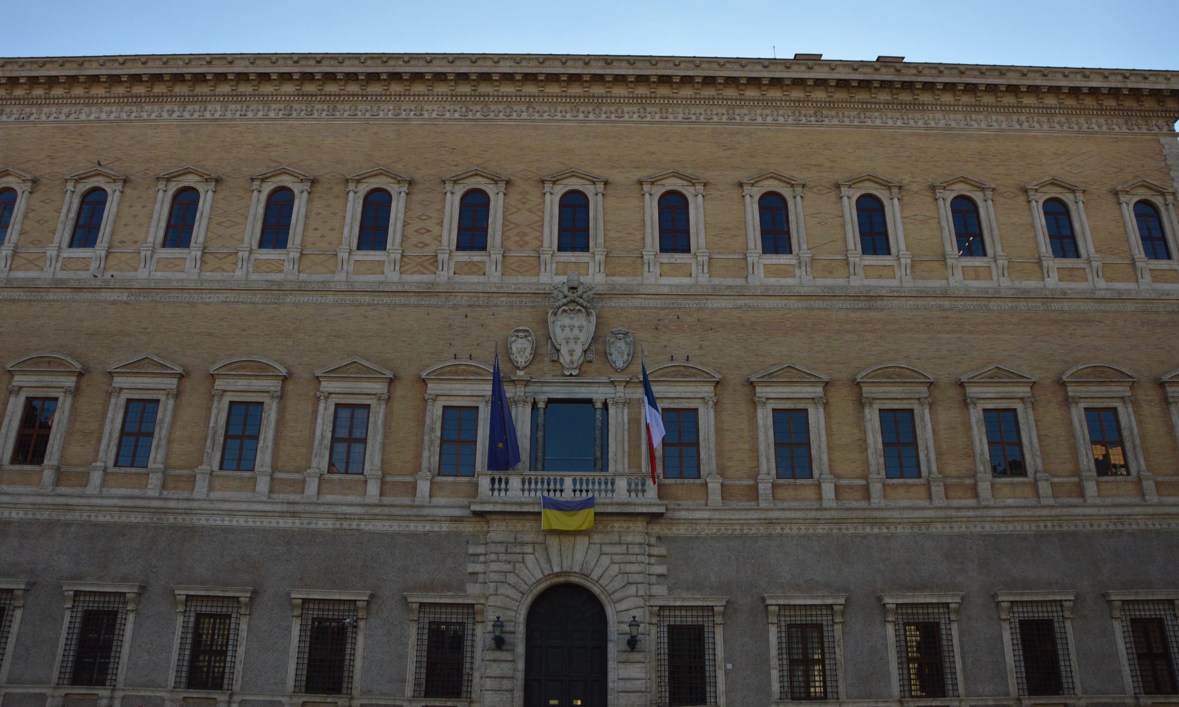Piazza Farnese, Rome | Zoompit