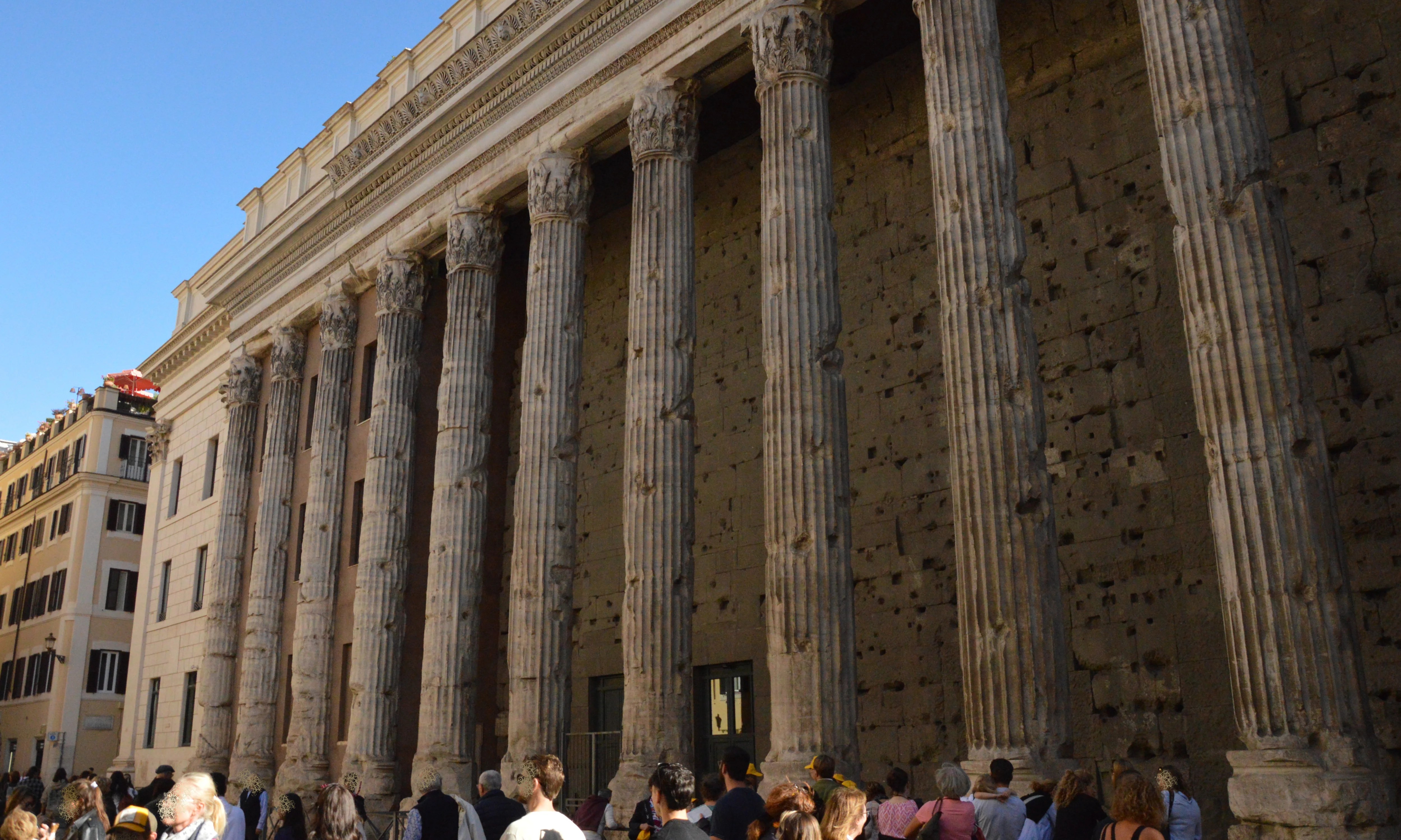 Tempio di Adriano, Rome | Zoompit